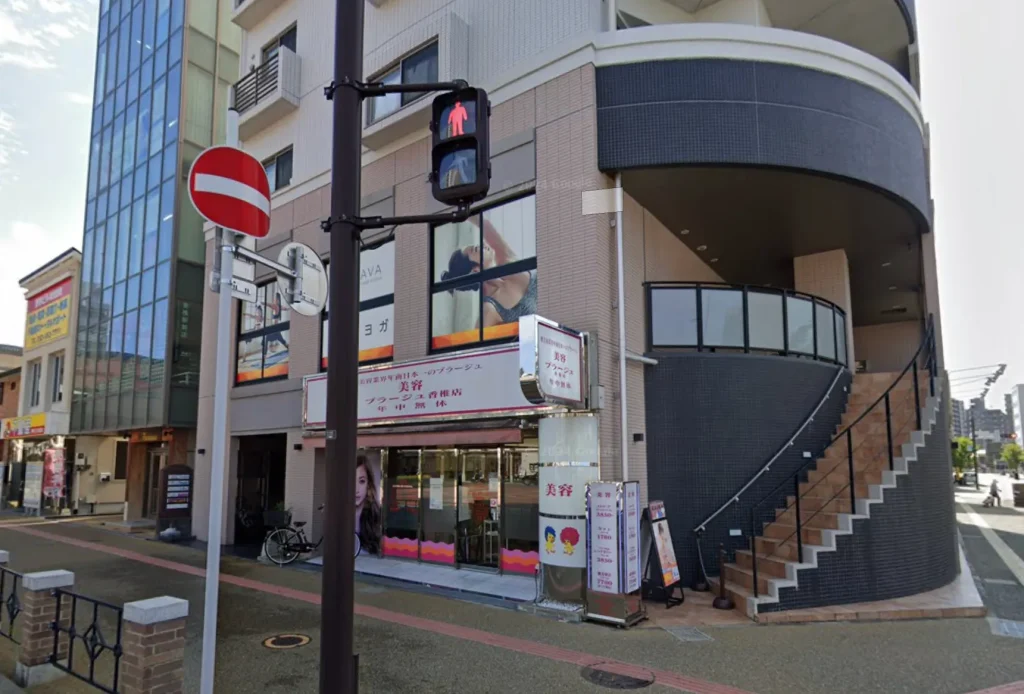 LAVA（ラバ）香椎店の外観
